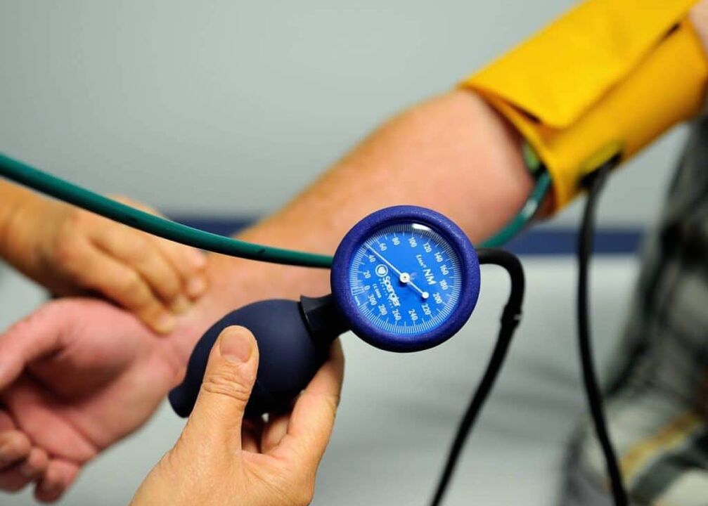 Se padece presión arterial alta, cómpre medir a súa presión arterial de forma correcta e regular. 